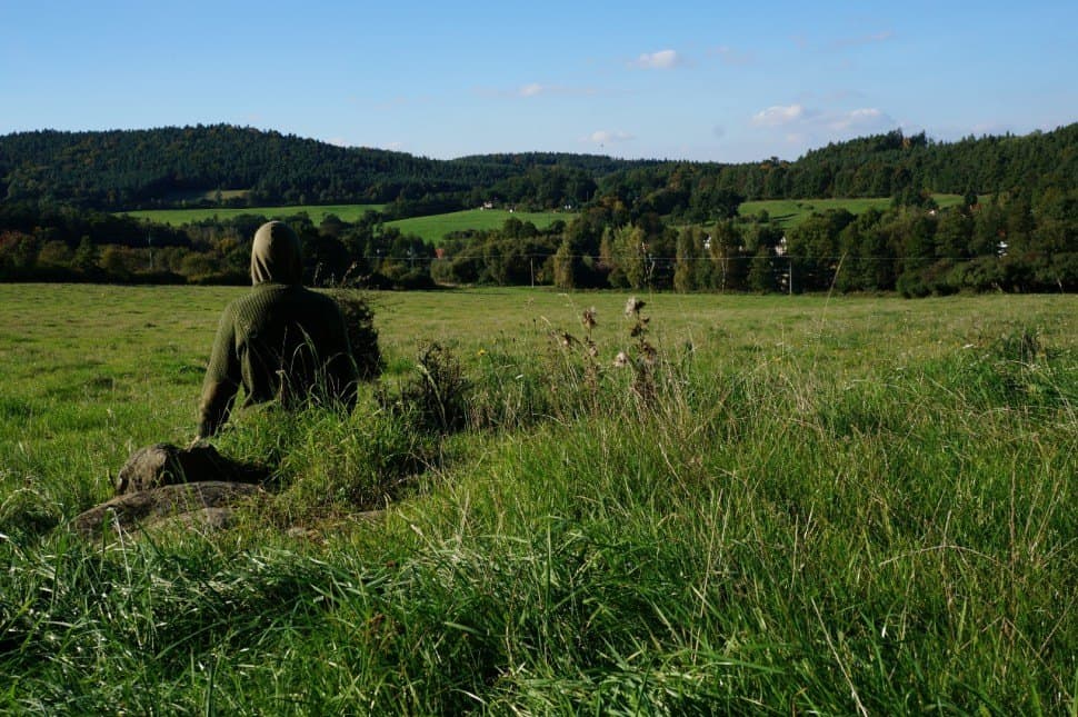 Meadows and wooded hills around Loutí